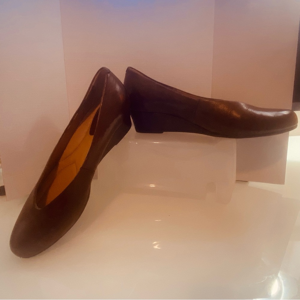 Earth Comfy Brown Leather Round Toe Cushioned Bus/Casual walking Wedge SZ 9B